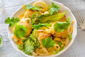 Thai Chicken Meatball Curry with Pak Choy & Rice Noodles