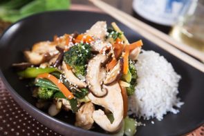 Honey Ginger Chicken Stir Fry with Pak Choy & Mushroom