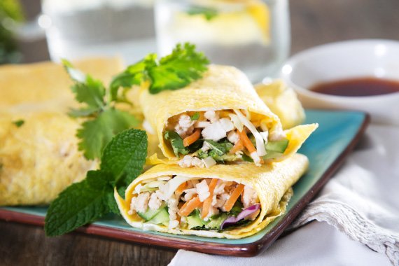 Chicken & Salad Omelette Rolls with Avocado & Lemongrass