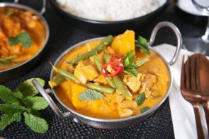 Quick & Simple Chicken and Pumpkin Curry with Rice & Green Beans