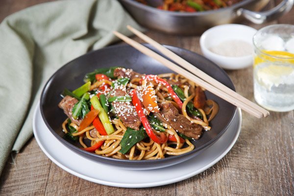 Teriyaki Beef with Udon Noodles, Veg & Sesame Seeds