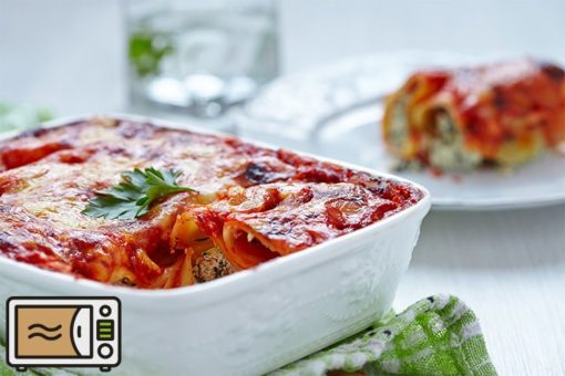 Pre-cooked ricotta and spinach cannelloni, hand-made by Vesuvio with fresh egg sheet and premium vegetarian napoletana sauce