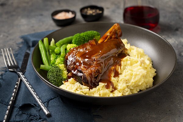 Speedy Lamb Shanks in Red Wine and Rosemary Sauce with Mash and Green Veg