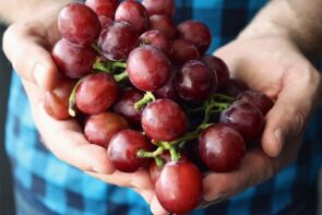 Red Seedless Grapes (~1kg pack)