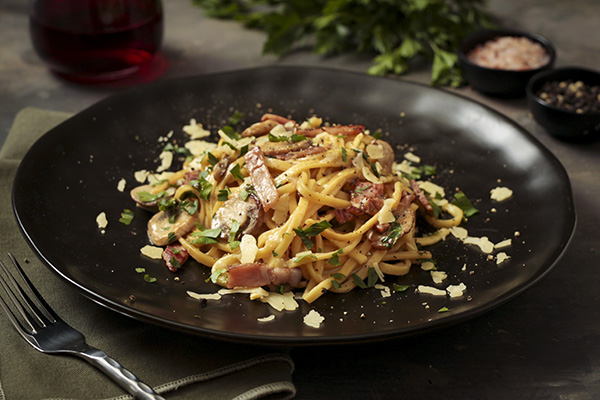 Speedy Creamy Linguine with Bacon and Mushrooms